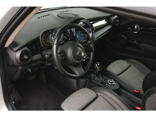 Mini Electric Classic / Sportstoelen / Achteruitrijcamera / LED / Airconditioning / Cruise Control / PDC ActivLease financial lease