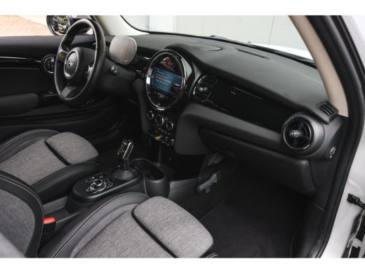 Mini Electric Classic / Sportstoelen / Achteruitrijcamera / LED / Airconditioning / Cruise Control / PDC ActivLease financial lease