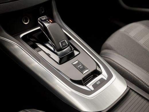 Peugeot 308 SW 1.2 PureTech Sport Automaat (PANORAMADAK, APPLE CARPLAY, GROOT NAVI, LEDER, 360 CAMERA, SPORTS... ActivLease financial lease