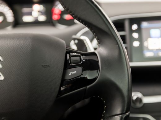 Peugeot 308 SW 1.2 PureTech Sport Automaat (PANORAMADAK, APPLE CARPLAY, GROOT NAVI, LEDER, 360 CAMERA, SPORTS... ActivLease financial lease