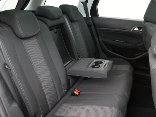 Peugeot 308 SW 1.5 BLUEHDI 130 PK PREMIUM *BTW* + TREKHAAK | PANORAMA | CAMERA | APPEL CARPLAY ActivLease financial lease