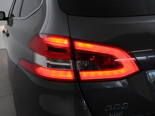 Peugeot 308 SW 1.5 BLUEHDI 130 PK PREMIUM *BTW* + TREKHAAK | PANORAMA | CAMERA | APPEL CARPLAY ActivLease financial lease