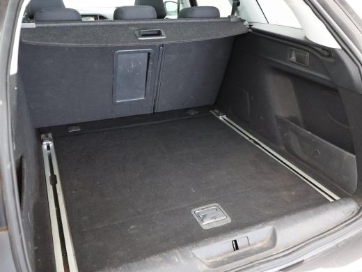 Peugeot 308 SW 1.5 BLUEHDI 130 PK PREMIUM *BTW* + TREKHAAK | PANORAMA | CAMERA | APPEL CARPLAY ActivLease financial lease