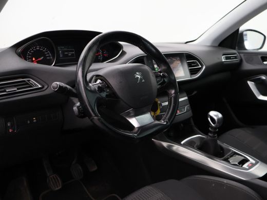 Peugeot 308 SW 1.5 BLUEHDI 130 PK PREMIUM *BTW* + TREKHAAK | PANORAMA | CAMERA | APPEL CARPLAY ActivLease financial lease