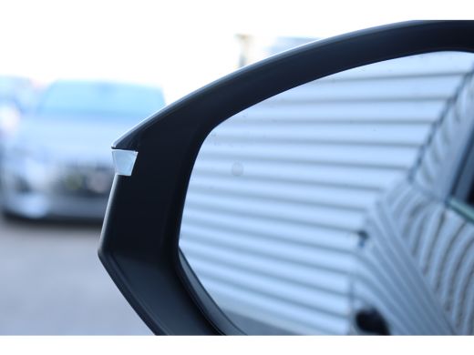 Peugeot e-3008 73KWH GT AVANTAGE 214PK | 11 kW lader | Achterbank in delen neerklapbaar | Achteruitrij assistent ActivLease financial lease