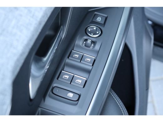 Peugeot e-3008 73KWH GT AVANTAGE 214PK | 11 kW lader | Achterbank in delen neerklapbaar | Achteruitrij assistent ActivLease financial lease