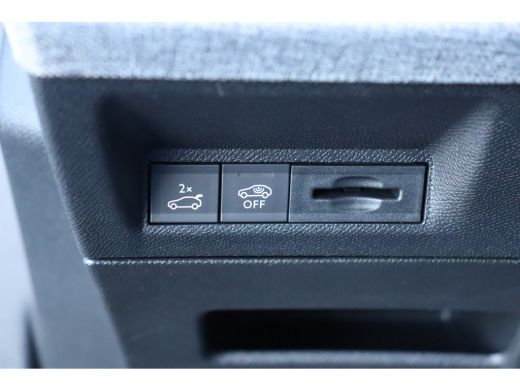 Peugeot e-3008 73KWH GT AVANTAGE 214PK | 11 kW lader | Achterbank in delen neerklapbaar | Achteruitrij assistent ActivLease financial lease