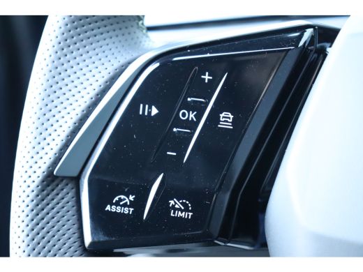 Peugeot e-3008 73KWH GT AVANTAGE 214PK | 11 kW lader | Achterbank in delen neerklapbaar | Achteruitrij assistent ActivLease financial lease