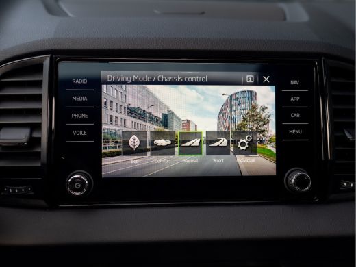 Skoda Karoq 1.5 TSI ACT Sportline Business | Panodak | Adapt. cr. | Camera |Stoel & Stuur verw. | Keyless | P... ActivLease financial lease