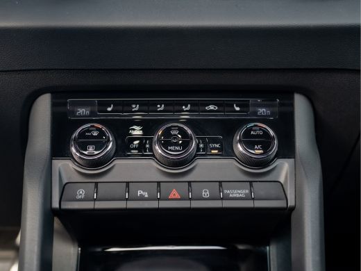 Skoda Karoq 1.5 TSI ACT Sportline Business | Panodak | Adapt. cr. | Camera |Stoel & Stuur verw. | Keyless | P... ActivLease financial lease