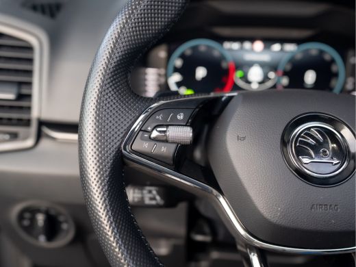 Skoda Karoq 1.5 TSI ACT Sportline Business | Panodak | Adapt. cr. | Camera |Stoel & Stuur verw. | Keyless | P... ActivLease financial lease