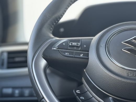 Suzuki Swift 1.2 Dualjet M-Hybrid Club Automaat 86pk | Achteruitrijcamera | Verwarmde stoelen | Climate Contro... ActivLease financial lease