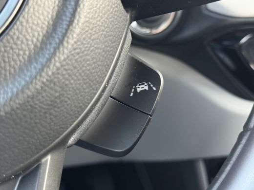 Suzuki Swift 1.2 Dualjet M-Hybrid Club Automaat 86pk | Achteruitrijcamera | Verwarmde stoelen | Climate Contro... ActivLease financial lease