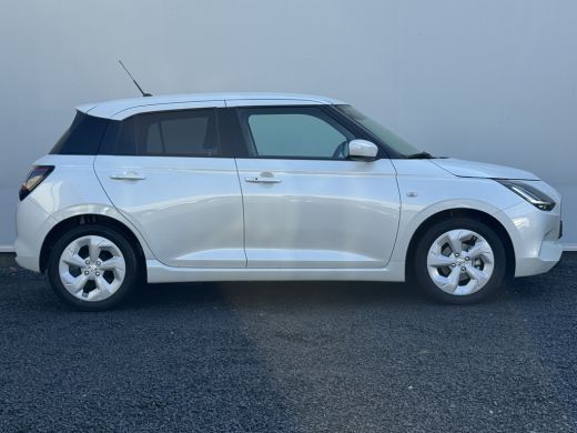 Suzuki Swift 1.2 Dualjet M-Hybrid Club Automaat 86 PK | Achteruitrijcamera | Verwarmde Stoelen | Climate Contr... ActivLease financial lease