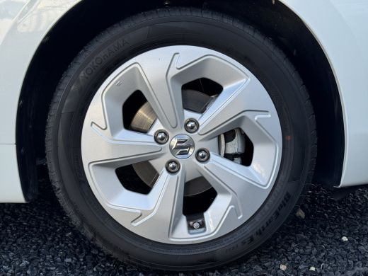 Suzuki Swift 1.2 Dualjet M-Hybrid Club Automaat 86 PK | Achteruitrijcamera | Verwarmde Stoelen | Climate Contr... ActivLease financial lease