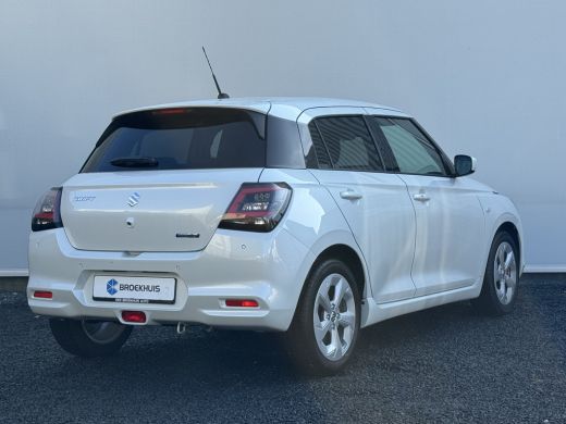 Suzuki Swift 1.2 Dualjet M-Hybrid Club Automaat 86 PK | Achteruitrijcamera | Verwarmde Stoelen | Climate Contr... ActivLease financial lease