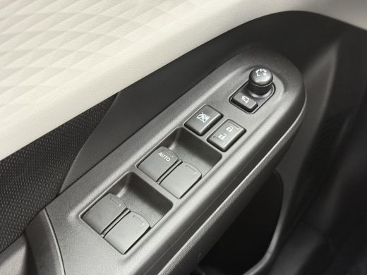 Suzuki Swift 1.2 Style Smart Hybrid **NAVIGATIE/ DODEHOEK DETECTIE/ KEYLESS/ STOELVERWARMING/ GARANTIE** ActivLease financial lease