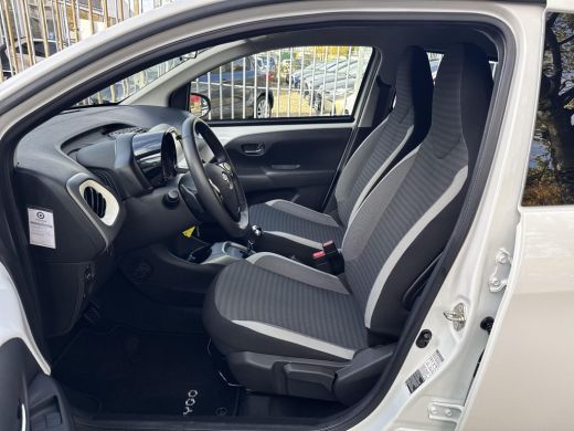 Toyota Aygo 1.0 VVT-i x-joy x-shift | 06-10141018 Voor meer informatie ActivLease financial lease
