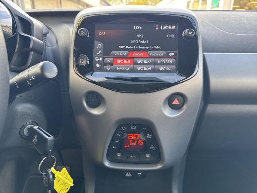 Toyota Aygo 1.0 VVT-i x-joy x-shift | 06-10141018 Voor meer informatie ActivLease financial lease