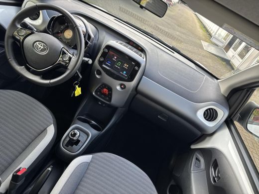 Toyota Aygo 1.0 VVT-i x-joy x-shift | 06-10141018 Voor meer informatie ActivLease financial lease
