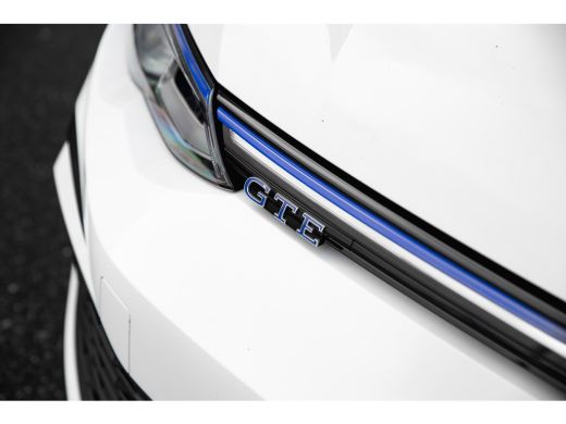 Volkswagen Golf 1.4TSI eHybrid 245pk GTE | Achteruitrijcamera | 17" | Adaptive Cruise | Navigatie | Stoelverwarming ActivLease financial lease