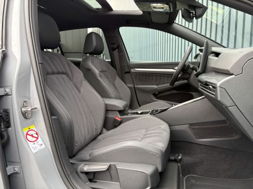 Volkswagen Golf 1.5 eTSI 50 Edition | Panodak | Head Up | Stoelgeheugen | Trekhaak Elk. Wegkl. | Harman/ Kardon |... ActivLease financial lease