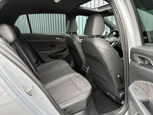 Volkswagen Golf 1.5 eTSI 50 Edition | Panodak | Head Up | Stoelgeheugen | Trekhaak Elk. Wegkl. | Harman/ Kardon |... ActivLease financial lease