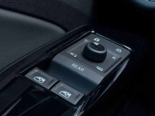 Volkswagen ID.4 Pro Limited Edition | 'App-Connect' draadloze smartphone integratie | Achterbank in ongelijke del... ActivLease financial lease