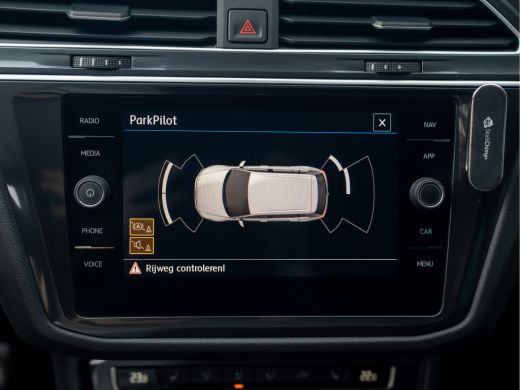 Volkswagen Tiguan 1.5 TSI ACT Highline Business R | LED | Trekhaak wegkl. | Elk. A-klep | Stoelverw. | Prijs Rijkla... ActivLease financial lease