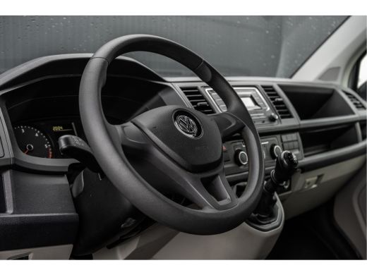 Volkswagen Transporter 2.0TDI L2H1 | 9-Persoons | Incl. btw en bpm | Cruise | Airco | PDC | Euro 6 ActivLease financial lease