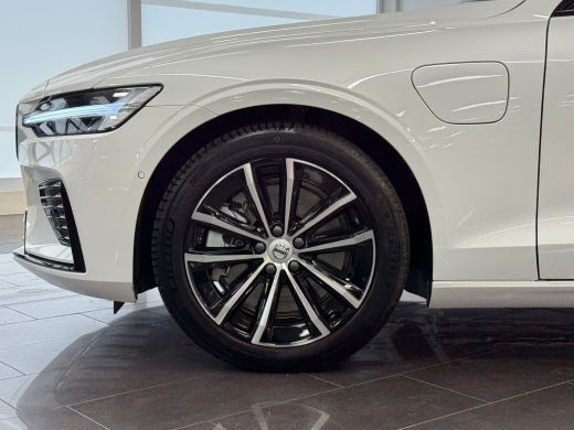 Volvo  V60 T6 Plug-in hybrid AWD Plus Dark | 360°-camera | Audio installatie premium | BLIS dodehoek detectie ActivLease financial lease