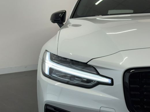 Volvo  V60 T6 Plug-in hybrid AWD Plus Dark | 360°-camera | Audio installatie premium | BLIS dodehoek detectie ActivLease financial lease