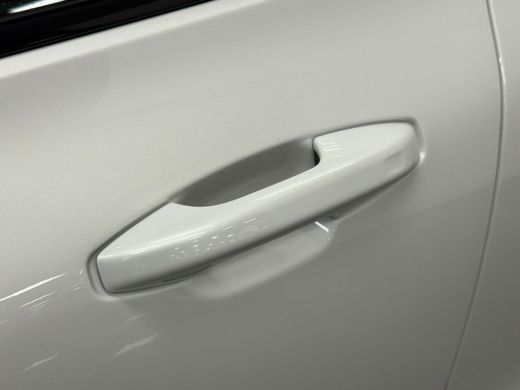 Volvo  V60 T6 Plug-in hybrid AWD Plus Dark | 360°-camera | Audio installatie premium | BLIS dodehoek detectie ActivLease financial lease