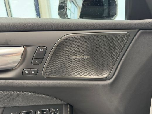 Volvo  V60 T6 Plug-in hybrid AWD Plus Dark | 360°-camera | Audio installatie premium | BLIS dodehoek detectie ActivLease financial lease