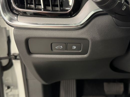 Volvo  V60 T6 Plug-in hybrid AWD Plus Dark | 360°-camera | Audio installatie premium | BLIS dodehoek detectie ActivLease financial lease