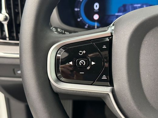 Volvo  V60 T6 Plug-in hybrid AWD Plus Dark | 360°-camera | Audio installatie premium | BLIS dodehoek detectie ActivLease financial lease