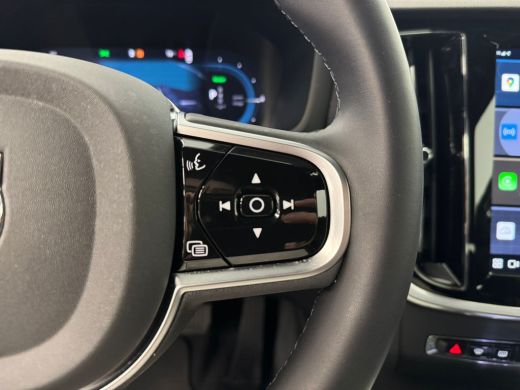 Volvo  V60 T6 Plug-in hybrid AWD Plus Dark | 360°-camera | Audio installatie premium | BLIS dodehoek detectie ActivLease financial lease