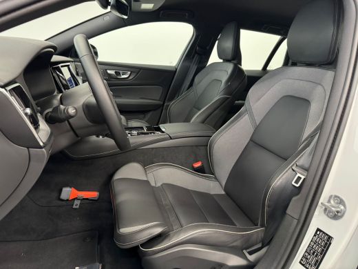 Volvo  V60 T6 Plug-in hybrid AWD Plus Dark | 360°-camera | Audio installatie premium | BLIS dodehoek detectie ActivLease financial lease