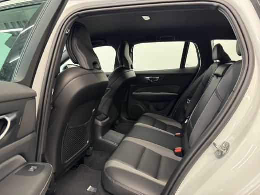 Volvo  V60 T6 Plug-in hybrid AWD Plus Dark | 360°-camera | Audio installatie premium | BLIS dodehoek detectie ActivLease financial lease