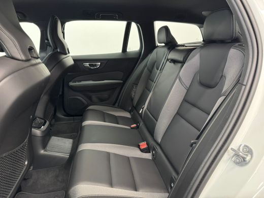 Volvo  V60 T6 Plug-in hybrid AWD Plus Dark | 360°-camera | Audio installatie premium | BLIS dodehoek detectie ActivLease financial lease