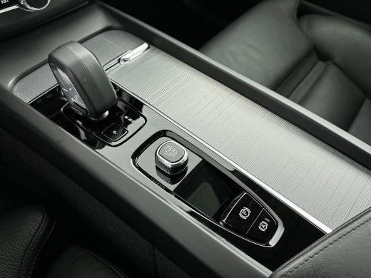 Volvo  XC60 T6 Recharge Ultra Dark | 20" | Trekhaak | 360 Camera | Head-up | Harman Kardon | Panoramadak | Fu... ActivLease financial lease