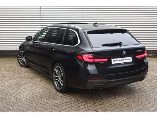 BMW 5 Serie Touring 530e High Executive M Sport Automaat / Panoramadak / Trekhaak / Stoelventilatie / Soft-Cl...