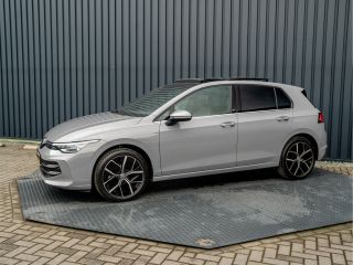 Volkswagen Golf 1.5 eTSI 50 Edition | Panodak | Head Up | Stoelgeheugen | Trekhaak Elk. Wegkl. | Harman/ Kardon |...