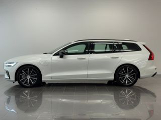 Volvo  V60 T6 Plug-in hybrid AWD Plus Dark | 360°-camera | Audio installatie premium | BLIS dodehoek detectie