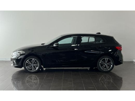 BMW 1 Serie 118i Introduction Edition | Achteruitrijcamera | Autonoom parkeren | Parkeersensoren voor en acht... ActivLease financial lease