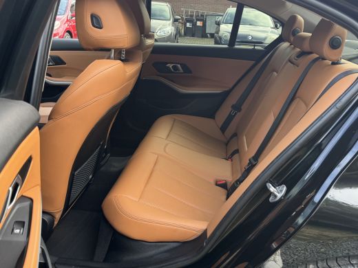 BMW 3 Serie 320e 204PK HYBRID BUSINESS LEDER/CAMERA/TREKHAAK ActivLease financial lease