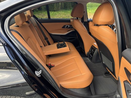 BMW 3 Serie 320e 204PK HYBRID BUSINESS LEDER/CAMERA/TREKHAAK ActivLease financial lease