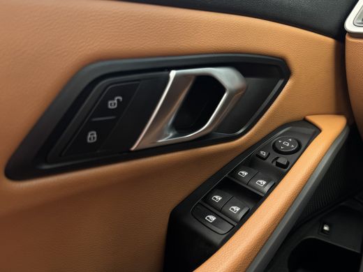 BMW 3 Serie 320e 204PK HYBRID BUSINESS LEDER/CAMERA/TREKHAAK ActivLease financial lease