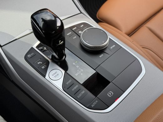 BMW 3 Serie 320e 204PK HYBRID BUSINESS LEDER/CAMERA/TREKHAAK ActivLease financial lease