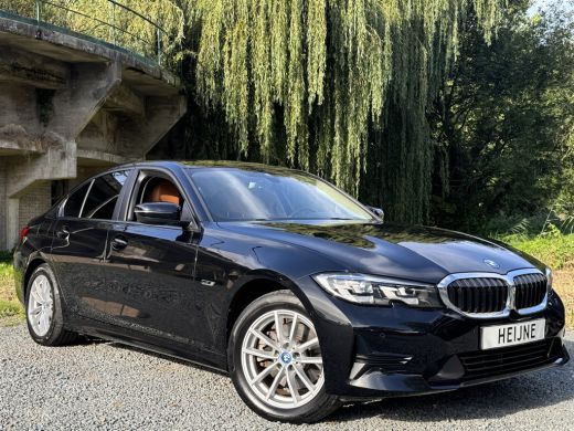 BMW 3 Serie 320e 204PK HYBRID BUSINESS LEDER/CAMERA/TREKHAAK ActivLease financial lease